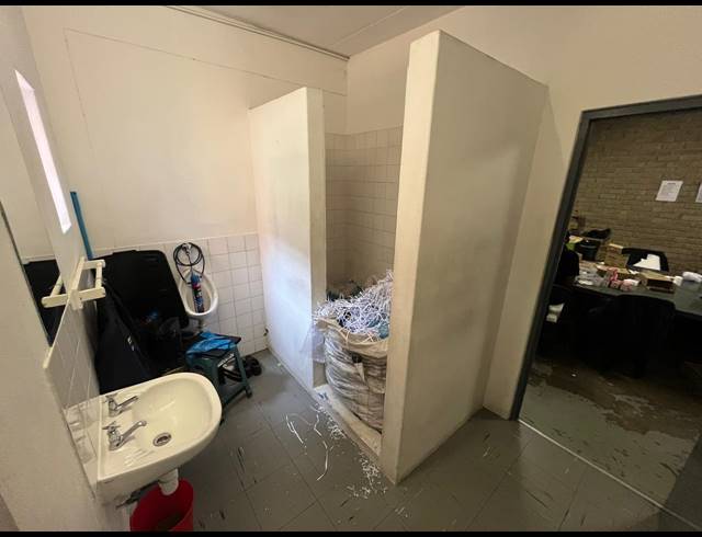 204M² WAREHOUSE TO LET IN STRIJDOMPARK